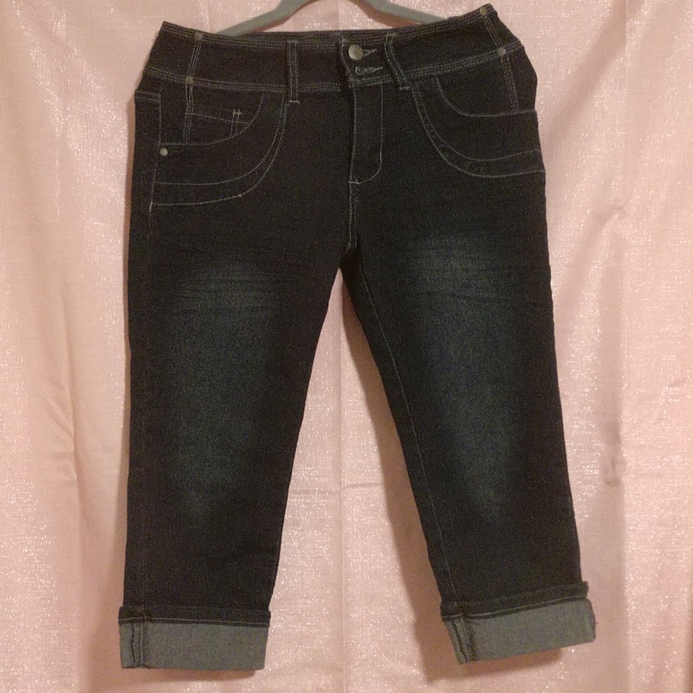 I.Q & Company stretch capri jeans